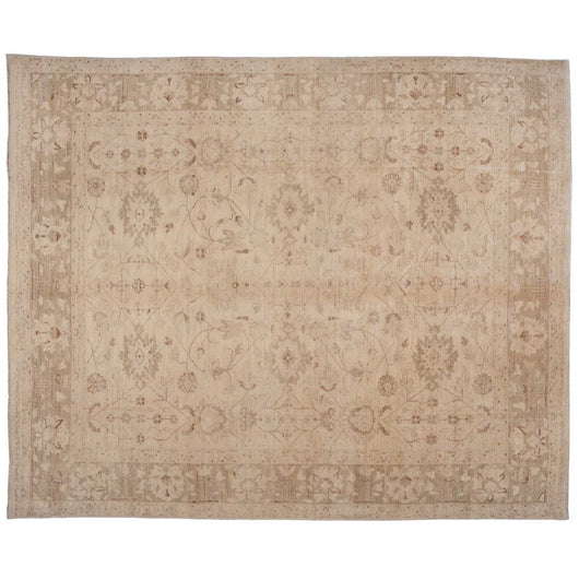 Traditional Rug in Beige with Floral Motif